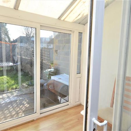 London Deluxe 3 Bedroom House With Parking Space Dagenham Esterno foto